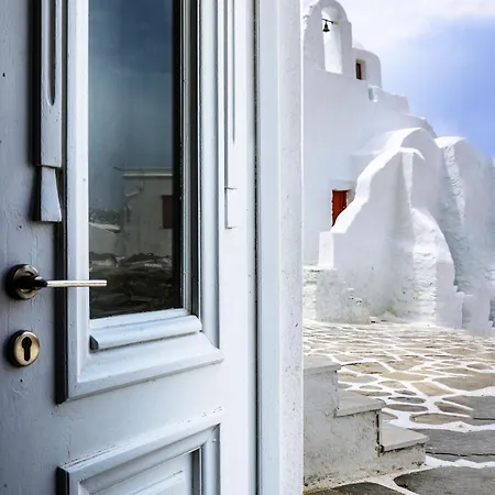 Near Paraportiani * Mykonos Town